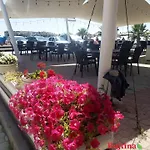 Bujtina Ajazi Gasthuis Golem (Tirana)