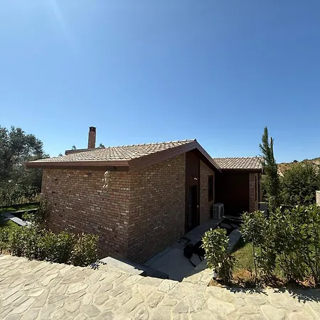 Πανσιόν Bujtina Ajazi 4*