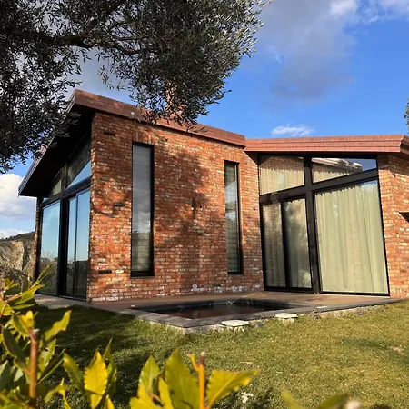 Bujtina Ajazi Πανσιόν 4*