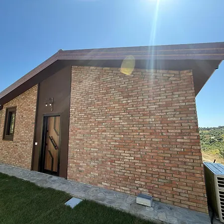 Bujtina Ajazi Konukevi 4*