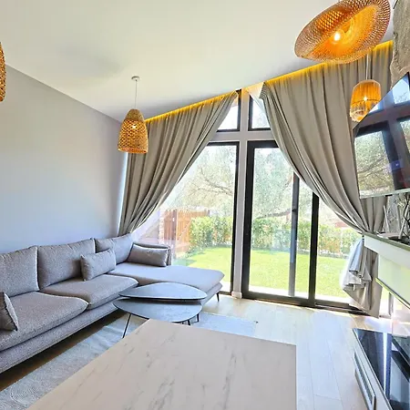 Guest house Bujtina Ajazi 3*