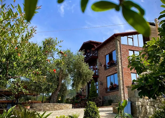 Bujtina Ajazi 3* Golem (Tirana)